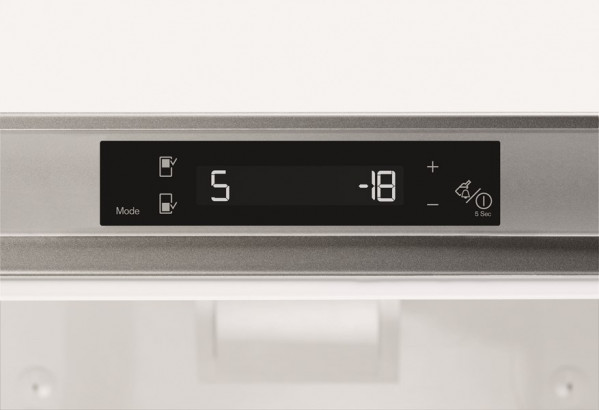 Холодильник с морозильной камерой Electrolux ENN92803CW