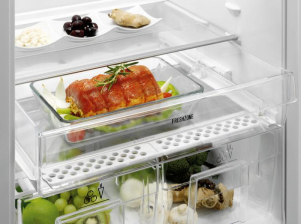 Холодильник с морозильной камерой Electrolux ENN3153AOW