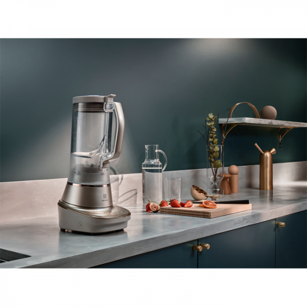 Настольный блендер Electrolux E7TB1-8SSM